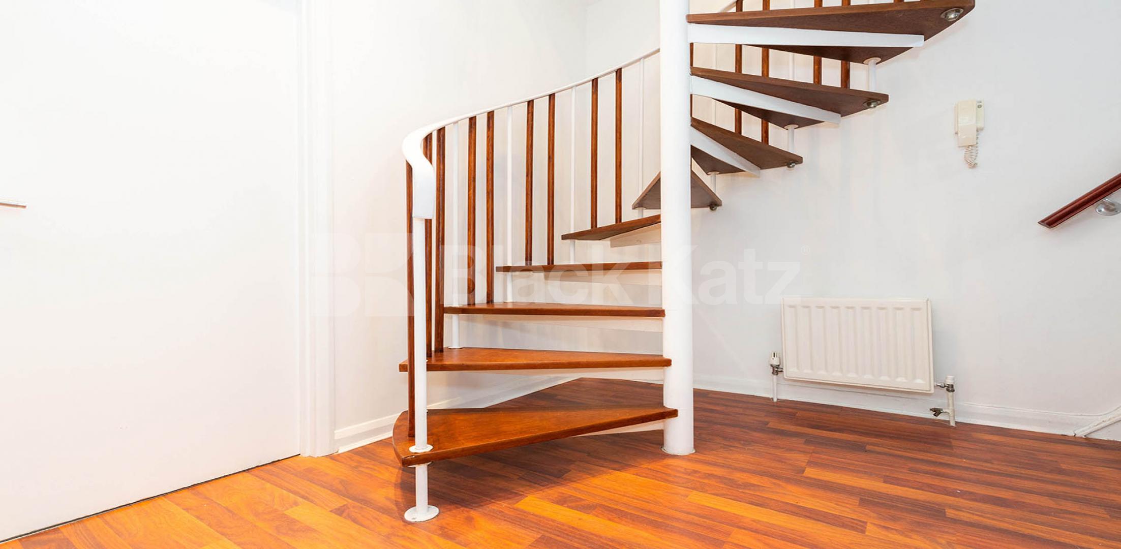 Stunning modern split level 3 bed with a private roof terrace in camden square Stratford Villas, Camden Square